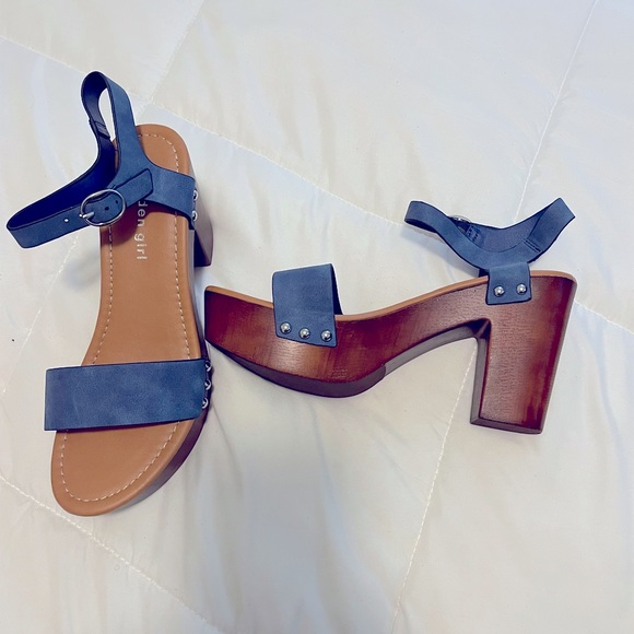 Steve Madden Shoes - Brand New Steve Madden Blue/Brown Sandal